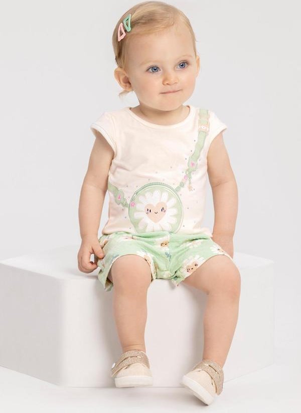 Conjunto com Shorts e Blusa de Verde