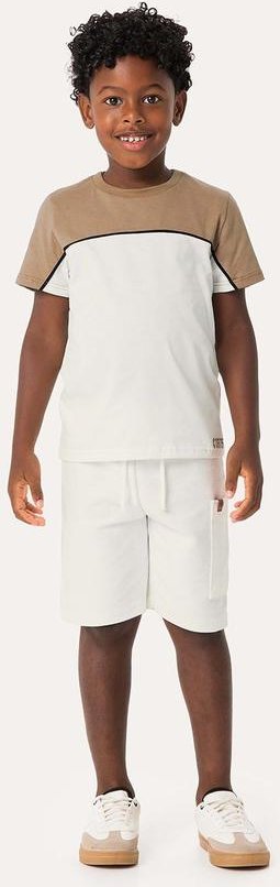 Imagem principal Conjunto Camiseta & Bermuda em Moletom Off White Carinhoso Carinhoso