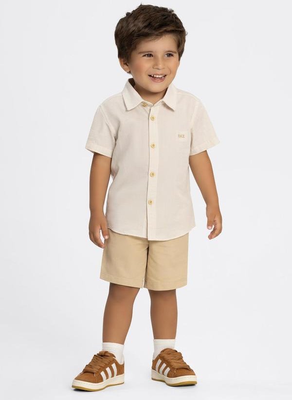 Conjunto com Camisa e Bermuda Bege