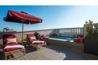 Barcelona, España - En plena Diagonal, diseño moderno con piscina y terraza en la azotea con vistas. En plena Diagonal, diseño moderno con piscina y terraza en la azotea con vistas.