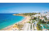 Faro, Portugal - Frente al mar, en la playa de Oura de Albufeira, con varias piscinas y restaurantes. Frente al mar, en la playa de Oura de Albufeira, con varias piscinas y restaurantes.
