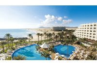 Fuerteventura, España - En la playa de dunas, con 2 piscinas, jacuzzi, sauna, gimnasio, spa y cancha de tenis. En la playa de dunas, con 2 piscinas, jacuzzi, sauna, gimnasio, spa y cancha de tenis.