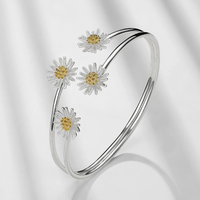 Korean Style Daisy Flower Charm Bracelet For Women Girls Elegant Sweet Flowers Bangle Wedding Party Statement Jewelry Gifts