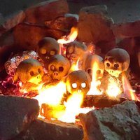 2-piece set of ceramic handicrafts imitating human skulls, suitable for NG, LP wooden fireplaces, fire pits, campfires, Hallowee