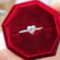 Huitan AA Heart Cubic Zirconia Wedding Rings for Women Luxury Silver Color Proposal Engagement Ring Temperament Ladies Jewelry
