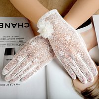 Frauen Sommer Sexy Hohle Spitze Blume Elegante Atmungsaktive Sonnencreme Anti-Uv Stick Radfahren Touchscreen Handschuhe Kurze Perle