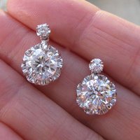 Huitan New Trendy Women's Earrings Silver Color White CZ Stone Chic Accessories Versatile Design Fashion Jewelry Wholesale