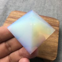 1pcs 4cm Natural White Opal Stone Pyramid Crystal Energy Point Meditation Wand Decoration