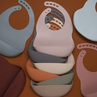 1Pcs Weiche Silikon Spucklätzchen Für Kinder Modische Baby Brust Platte Fütterung Wasserdichte Lätzchen Lebensmittel Grade Neugeborenen Zubehör