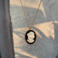 Amaiyllis18K Gold Vintage Cameo Beauty Head Oval Mother of Pearl Shell Clavicle Necklace Statement Charm Choker Necklace Jewelry
