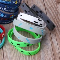 8Pcs Pixelated Miner Crafting Character Bracelets Silicone Wristbands Pixelated Theme Bracelet Party Favor 4 Color