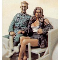 1/35 model kit resin kit officer with lady two figure set