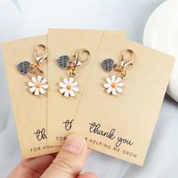 5pcs/10pcs white chrysanthemum keychains, accompanied by thank-you cards, perfect for birthdays, parties, and gifts of appreci
