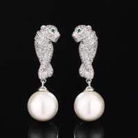Luxury Leopard Earrings Classic Cubic Zirconia with Large Pearl Drop Elegant Women Jewelry Sparkling Crystal Accents Accessories