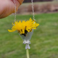 Artful Flower Vase Necklace Wearable DIY Flower Bouquet Holder Necklaces Insert Real or Dried Flowers Birthday Gift for Mother