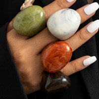 Fashion Personality Amber Color Acrylic Resin Irregular Geometry Circle Big Ring for Women Finger Vintage Jewelry Accessories