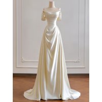 Elegant Simple Bridal Gown Satin Light Wedding Dress One Shoulder out Door Dress Long Tail White Dress for Young Women