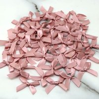 (50 Stück) 4 x 4 cm bunte Schleifen, kleine Größe, Polyester-Satinband, Schleife, Blume, DIY-Handwerk, Dekoration