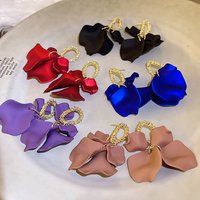 Colorful Petal Earrings for Women Retro Fashion Solid Color Flower Dangle Earrings Fashion Luxury Design Jewelry Date Nights K