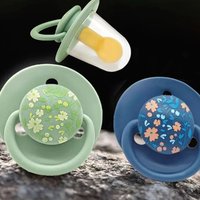 0-3 Year Old Imitation Breast Milk Macaron Color Printed Natural Latex Pacifier Small Flower Shape Dust Lid