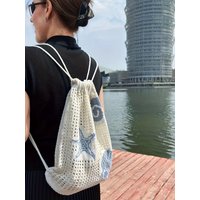 Women's Mesh Hollow-Out Backpack and Shoulder Bag, Stylish and Beautiful, a Must-Have for Summer Beach Vacations, with Starfish and Shell Decorations, Is the Perfect Storage Bag for Soccer and