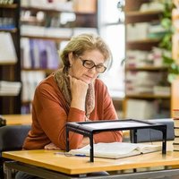 A4 magnifying glass, large 3X foldable full-page desktop magnifier with LED lights for the elderly, low vision book reading aid