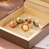 Fashionable and exquisite retro earrings, niche design, versatile earrings, women's high-end temperament commuting earrings