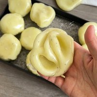 Realistic Mashed Potato Squeeze Ball,Textured Crinkle Sound Stress Relief Squeeze Toy,Sensory Fidget Toys Relaxing Gifts