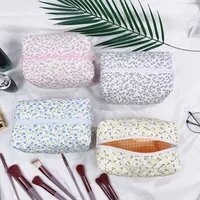 Flower Printed Cosmetic Pouch Large Travel Cosmetic Bag Storage Organizer Floral Puffy Quilted Makeup Bag Makeup Accessory