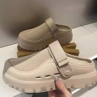 Comfortable Men Pool Sandals Summer Outdoor Beach Shoes Men Slip on Garden Clogs Casual Water Shower Slippers Unisex Zapatos