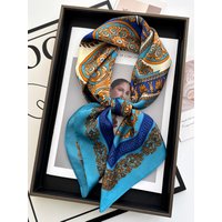 Vintage Chain Print Satin Square Scarf Soft Lightweight Women’s Fashion Accessory for Hair Neck Shawl Elegant Hair Scarf