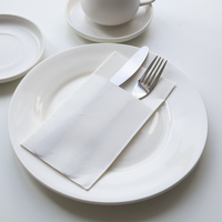 JINYUDOME 100/50 Stück weiße Taschenservietten 15,75 x 15,75 Zoll, mit integriertem Besteck, Einwegartikel für Hochzeit, Party, Café