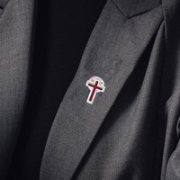 Religious Cross Brooch Zinc Alloy Red Lapel Pin Holy Communion Baptism Favor Church Accessories Faith Jewelry Decoration