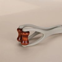 Hardwood Hand Finger Massage Roller Tool Relief Hand Discomfort Stress Relief Massager for Carpal Tunnel Syndrome Care