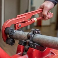 Manual Pipe Threader Wrench Pipeline Processing Tool Fix Damaged Threads Easily with Pressure Roller Sleeve, Pipe Wrenchs
