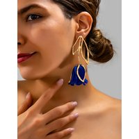 A Pair of French-Style Vintage Blue Rose Earrings with a Light Luxury and High-End Feel, Featuring a Niche Design and Hollow Studs, Perfect for Gifting to Friends or Wearing to Parties