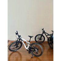 AliExpress YJLETOY 1: 8 Mini Model Bicycle Alloy Casting Decoration Metal Mountain Finger Bicycle Simulation Gift Toys Boys 14+