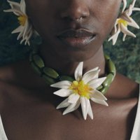 ZAA Large White Flower Necklace for Women Bohemian Acrylic Resin Lotus Choker Necklaces Exaggerated Floral Neck Jewelry Gifts