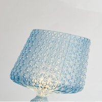 Włoska designerska akrylowa lampa podłogowa typu goblet z LED, zmieniająca kolory, do tworzenia atmosfery w salonie, sypialni, hali wystawowej.