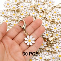 30pcs Little Daisy Keychain Fresh-Looking Flower Pendant Bag Accessory, Car Keychain, Small Gift