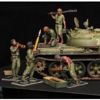 1/35 Scale Die-Cast Resin Figure Model Kit NVA Tank Loading Crews 5 Figures (No Tank) Unassembled and Unpainted