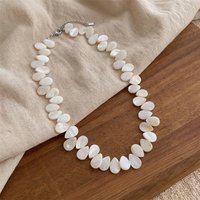 Textured White Print Water Drop Shaped Beaded Necklace for Women Natural Shell Heart Collarbone Chain Charms Jewelry Gifts
