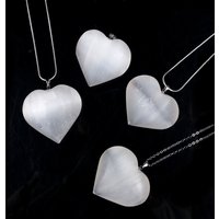 Natural Selenite Stone Necklace Heart Pendant Healing Reiki Plaster White Quartz Energy Gems Collar Mineral Pendulums Divination