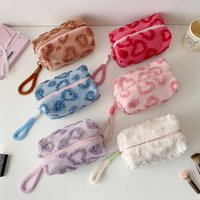 Cute plush heart-shaped makeup bag, portable for daily storage of cosmetics, lipsticks/jewelry, a beautiful gift for friends