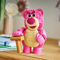 2026 Hot 570pcs Classic Movie Cartoon Bear Image Pink Strawberry Bear 43306 Lotso Building Block Puzzle Model Toy Ornament Gifts image 4