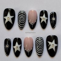 10 pieces of hand-pressed almond-shaped nails, beautiful false nails, featuring black swirl punk stars, suitable for women