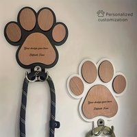 Personalized wooden dog leash hook, perfect for hanging collars and coats. This stylish wall hook makes an excellent commemorati