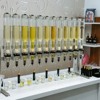 Customized 200ml 500ml 750ml Perfume Bottles Dispenser 6/8/12 Bottles Oil Perfume Bar Dispenser