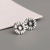Uini Tail hot selling new 925 sterling silver retro chrysanthemum earrings fashionable simple and personalized flower earrings