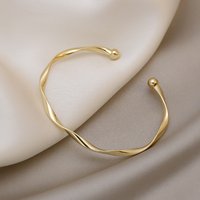 Bracelets à breloques dorées pour femmes, minimaliste, mode torsadée, manchette de Couple, nouveaux bijoux tendance, cadeau de mariage pour filles, 2023